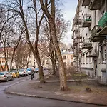 Cozy Naugarduko Close To Old Town